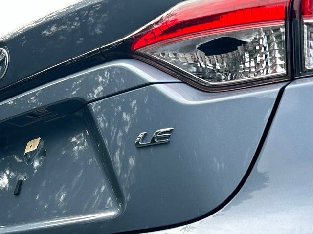 Used 2020 Toyota Corolla LE FWD image 12