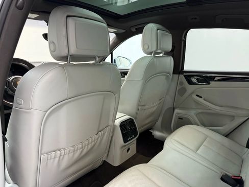 Used 2016 Porsche Macan S image 12