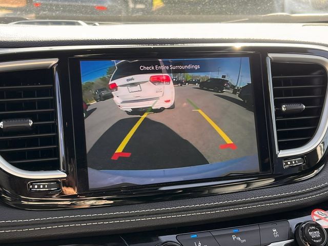 Used 2024 Chrysler Pacifica Limited FWD image 21