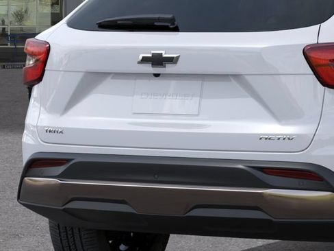 New 2026 Chevrolet Trax ACTIV w/ Sunroof Package FWD image 14