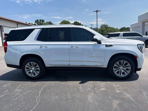 Used 2023 GMC Yukon Denali AWD/4WD image 5