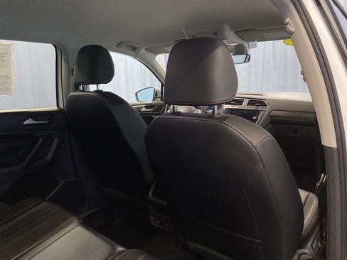 Used 2024 Volkswagen Tiguan SE image 38