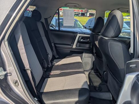 Used 2018 Toyota 4Runner SR5 AWD/4WD image 18