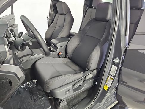Used 2025 Toyota Tacoma SR5 AWD/4WD image 21