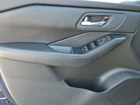 Used 2024 Nissan Rogue SV image 13