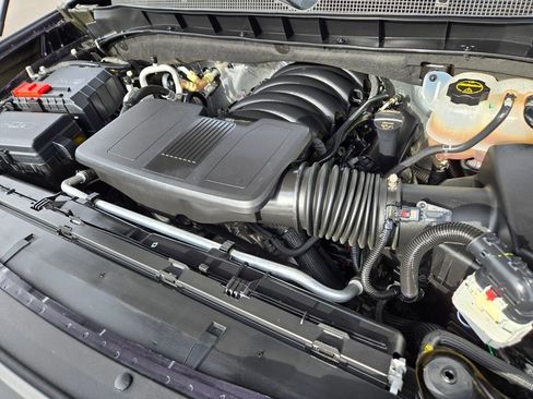 Used 2024 Chevrolet Suburban LT image 16