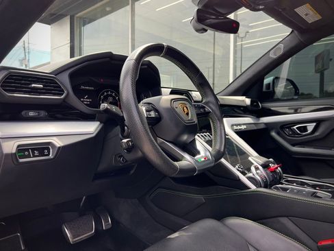 Used 2022 Lamborghini Urus image 2
