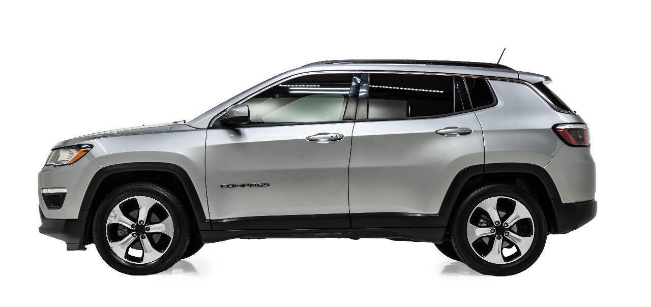 Used 2017 Jeep Compass Latitude w/ Popular Equipment Group FWD image 6
