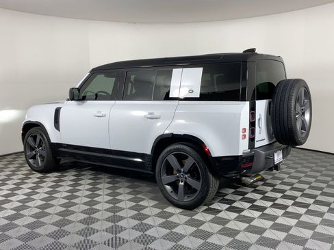 Used 2023 Land Rover Defender 110 V8 image 3
