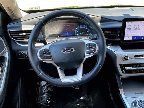 Used 2022 Ford Explorer XLT AWD/4WD image 18