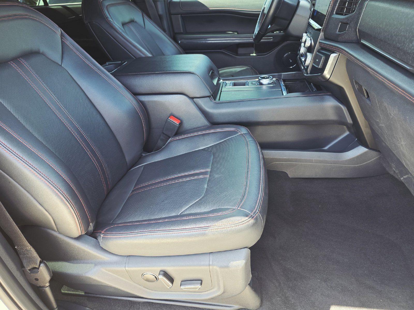 Used 2023 Ford Expedition Limited RWD image 13