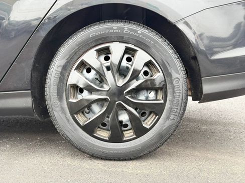 Used 2012 Ford Focus SE FWD image 29
