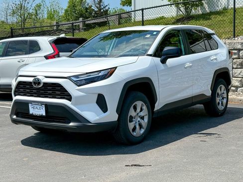 Used 2023 Toyota RAV4 LE AWD/4WD image 3