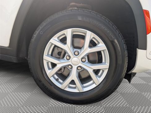 Used 2023 Jeep Grand Cherokee L Limited AWD/4WD image 9
