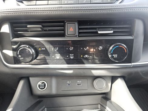 Used 2023 Nissan Rogue S FWD image 13