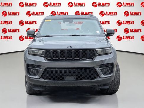 Used 2022 Jeep Grand Cherokee Altitude AWD/4WD image 2