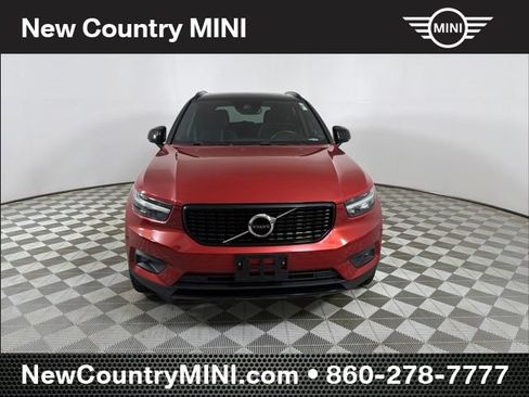 Used 2020 Volvo XC40 T5 R-Design AWD/4WD image 2