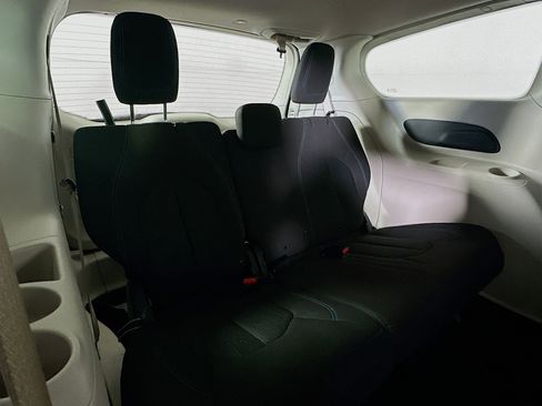 Used 2021 Chrysler Pacifica Touring image 25