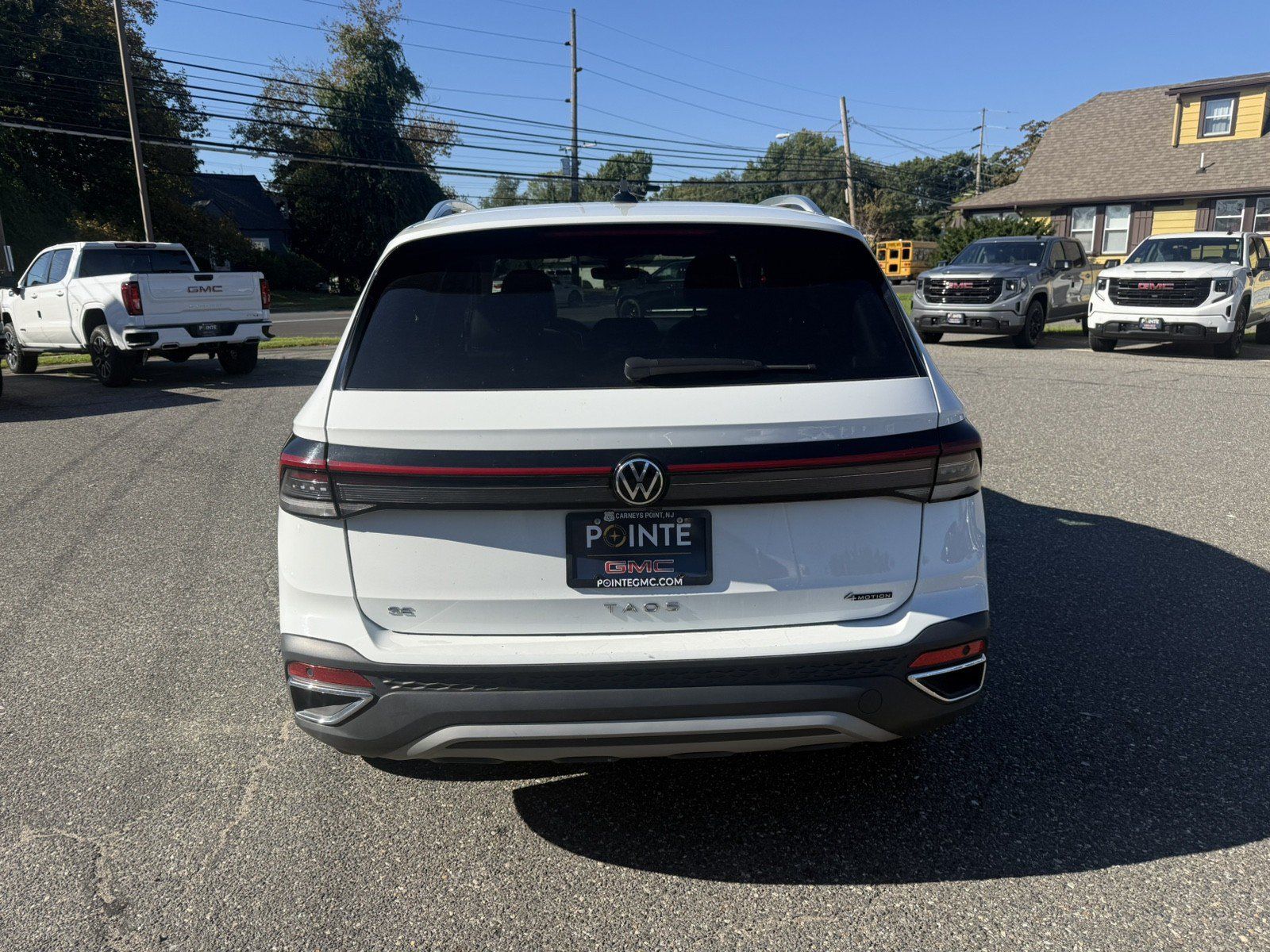 Used 2025 Volkswagen Taos SE AWD/4WD image 4