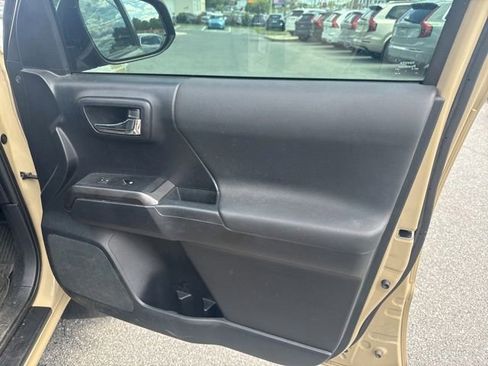 Used 2019 Toyota Tacoma TRD Sport AWD/4WD image 4