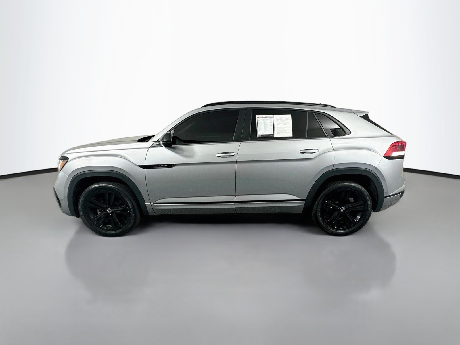 Used 2023 Volkswagen Atlas Cross Sport SEL R-Line AWD/4WD image 4