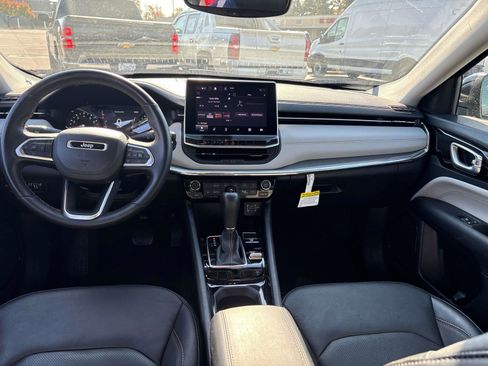 Used 2022 Jeep Compass Limited image 10