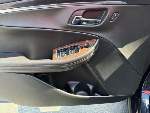 Used 2014 Chevrolet Impala LT w/ Convenience Package FWD image 10