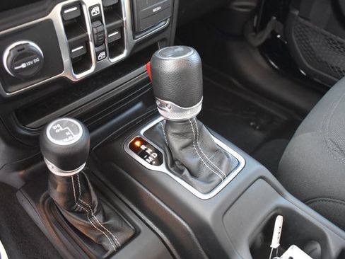 Used 2023 Jeep Wrangler Unlimited Sahara w/ Cold Weather Group AWD/4WD image 27
