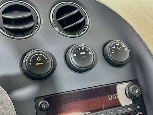 Used 2006 Pontiac Solstice Convertible w/ Premium Package RWD image 25