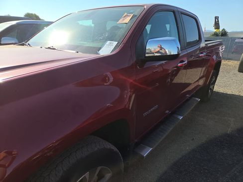 Used 2017 Chevrolet Colorado Z71 AWD/4WD image 2