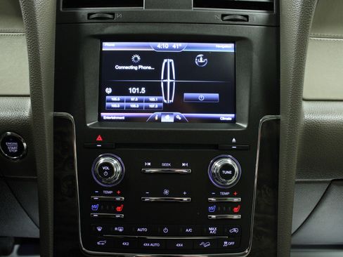 Used 2015 Lincoln Navigator Base image 23