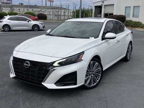 Used 2023 Nissan Altima 2.5 SL FWD image 1