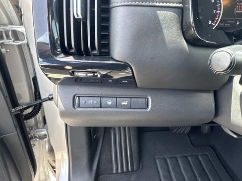 Used 2025 Nissan Pathfinder SV FWD image 20