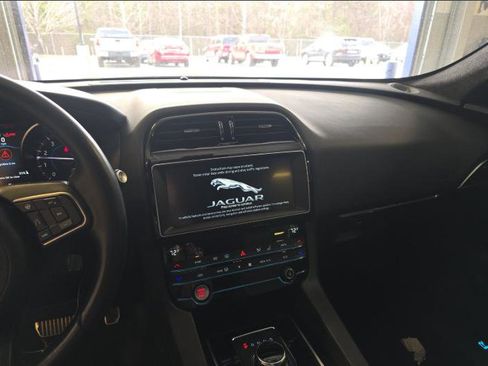 Used 2019 Jaguar F-PACE Premium image 7