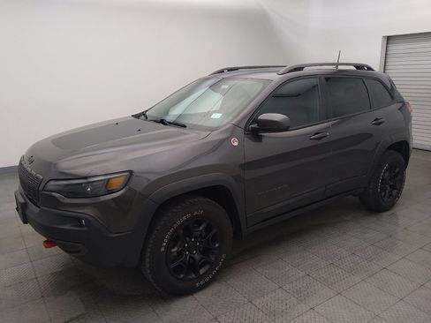 Used 2019 Jeep Cherokee Trailhawk w/ Cold Weather Group AWD/4WD image 2