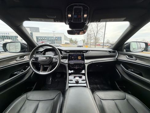 Used 2023 Jeep Grand Cherokee Overland image 40