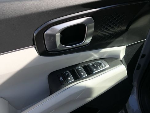 New 2025 Kia Sorento S w/ Panoramic Sunroof Package image 11