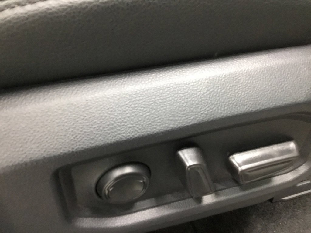 Used 2025 Toyota Tundra Limited AWD/4WD image 24