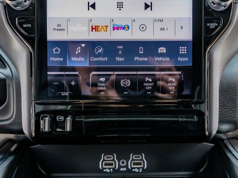 Used 2025 RAM 3500 Laramie image 28