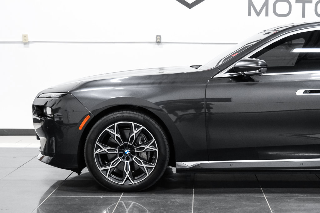 Used 2024 BMW i7 xDrive60 AWD/4WD image 12