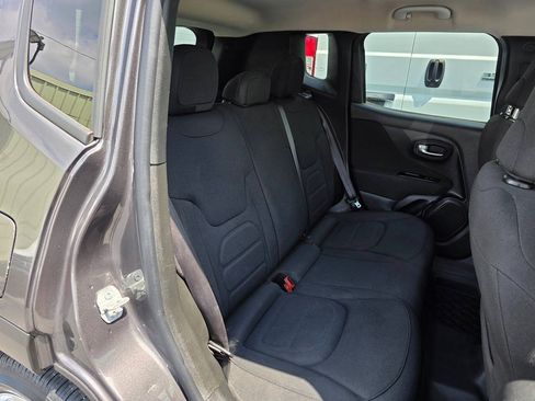 Used 2020 Jeep Renegade Latitude FWD image 11