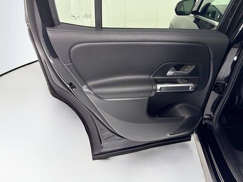 Used 2025 Mercedes-Benz GLB 250 image 26