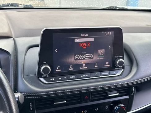 Used 2022 Nissan Rogue S image 11