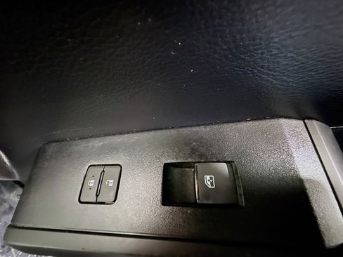 Used 2020 Toyota Tacoma SR image 30