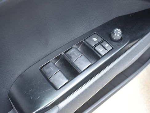 Used 2025 Toyota Camry SE FWD image 13