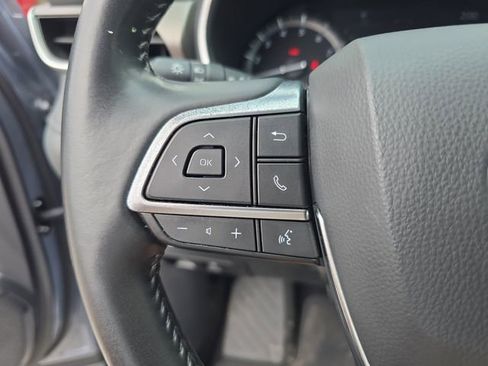 Used 2021 Toyota Highlander XLE image 25