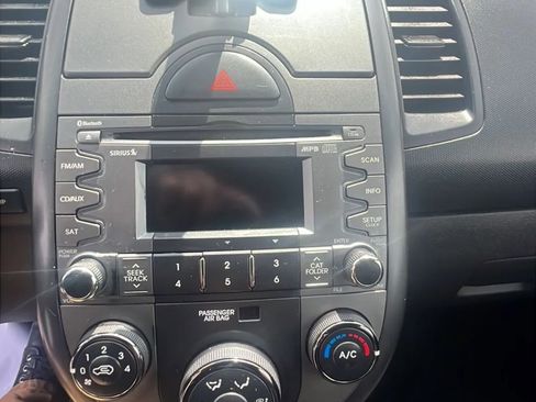 Used 2010 Kia Soul + image 16