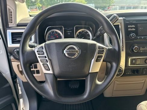 Used 2018 Nissan Titan SV AWD/4WD image 27