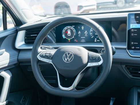 New 2026 Volkswagen Tiguan SE FWD image 33