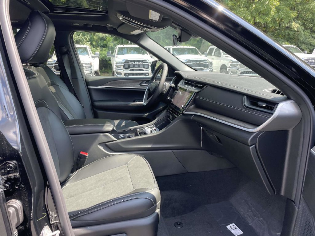 New 2027 Jeep Grand Cherokee 4WD image 15